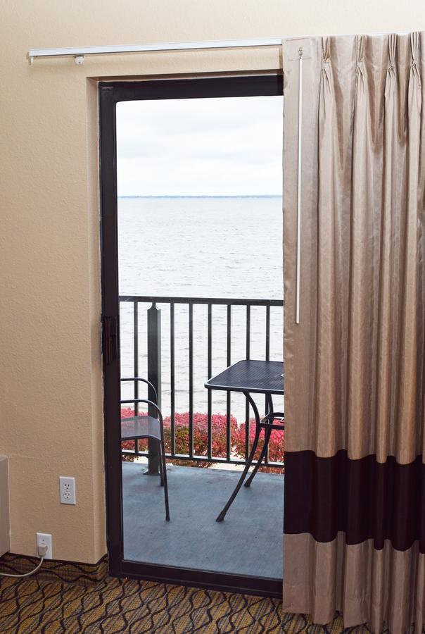 Beachfront Hotel Houghton Lake Exteriör bild