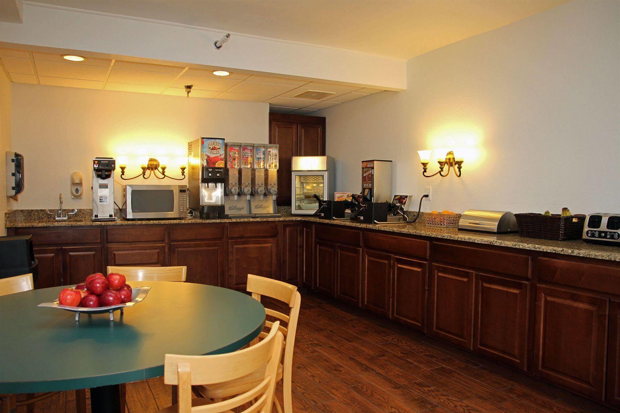 Beachfront Hotel Houghton Lake Exteriör bild